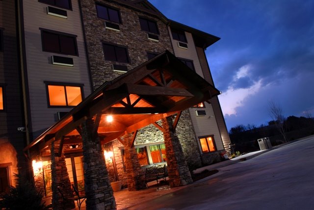 [Brookstone+Lodge+Outside+Evening+Shot.jpg]